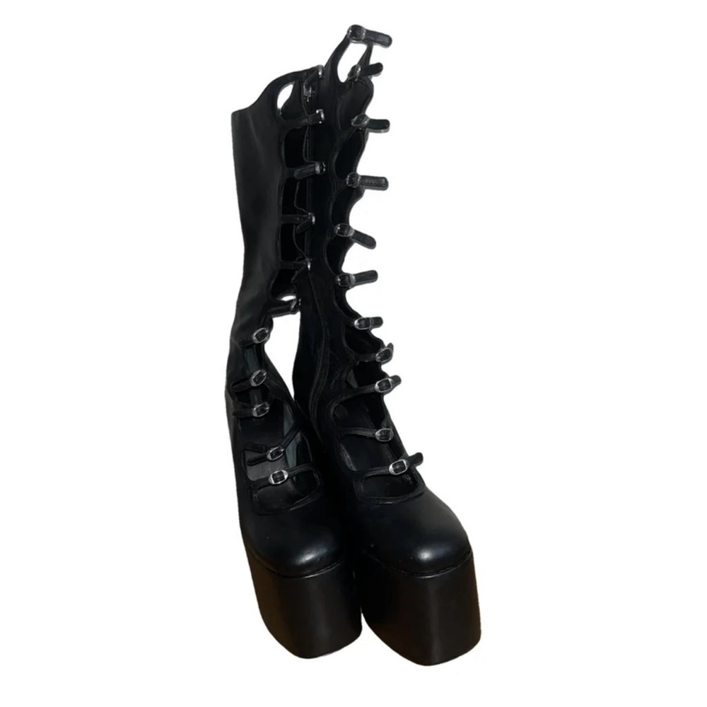 Worn once for a photoshoot